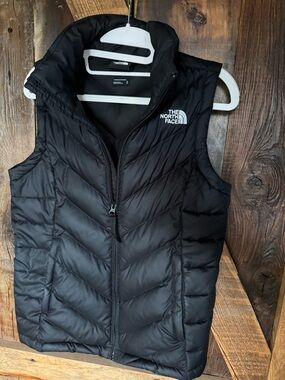 The North Face Black Quilted Puffer Vest with White Logo XS
